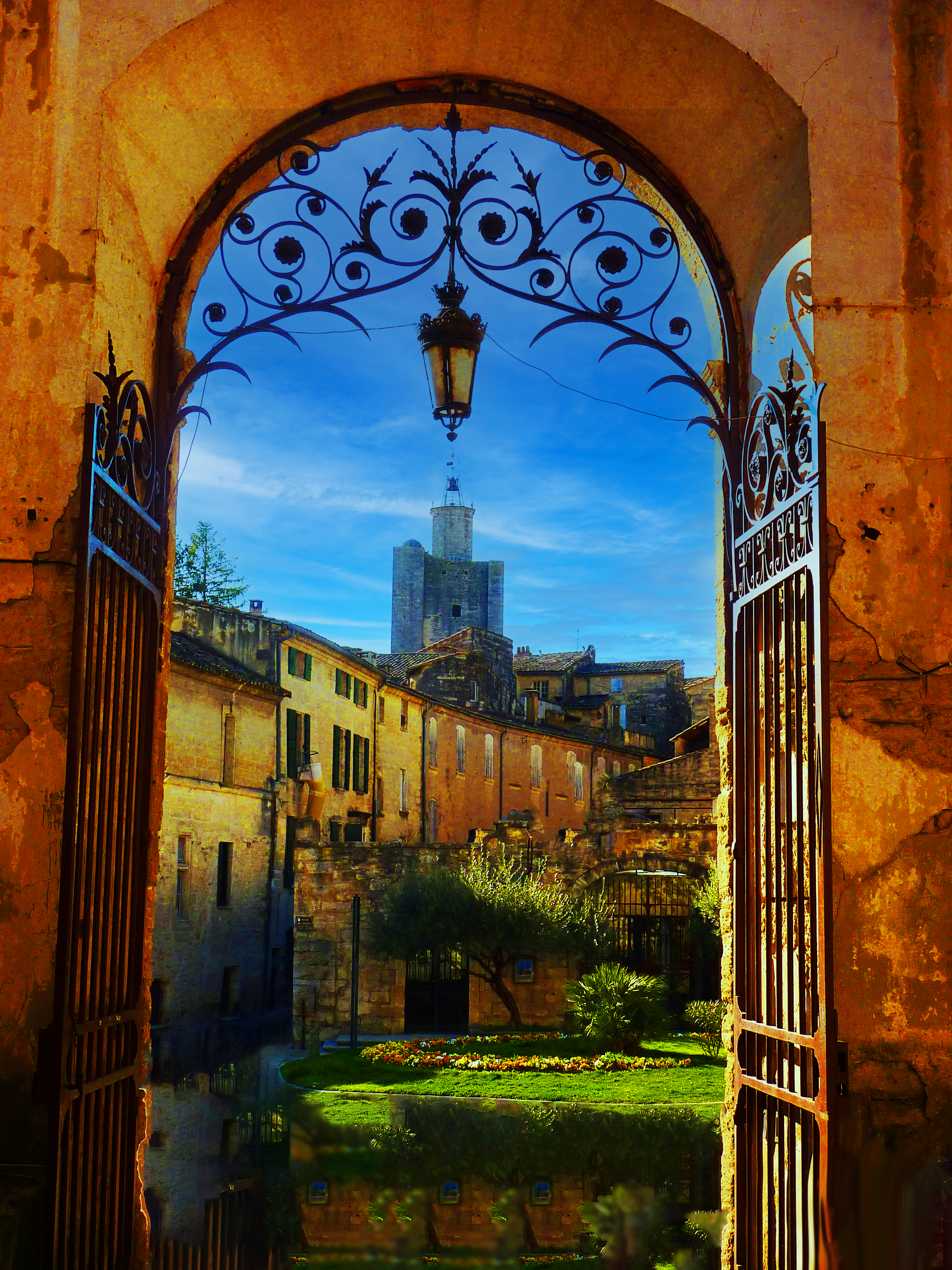 Ein S&uuml;dfrankreichkrimi aus Uz&egrave;s, von Doris Kneller